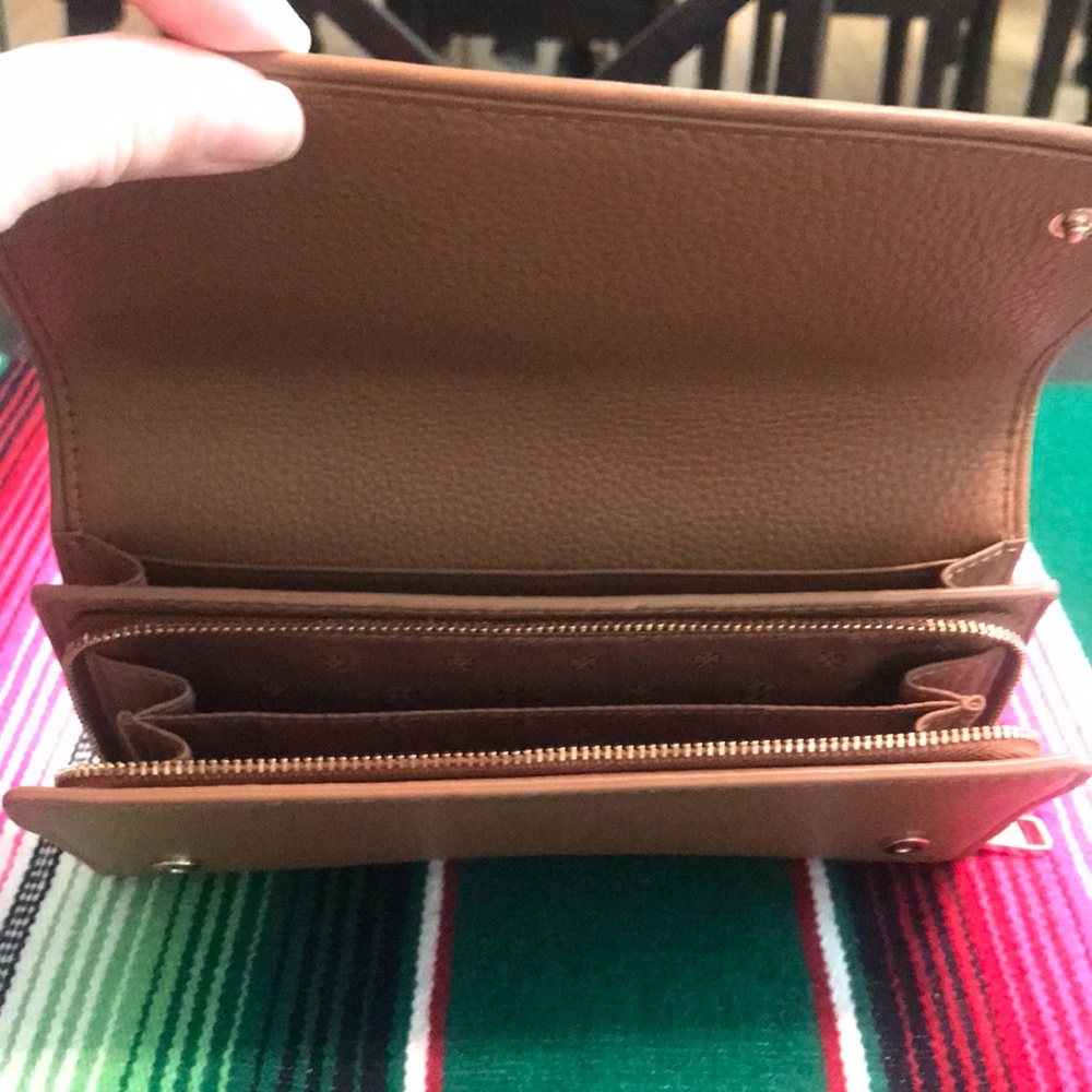 Tory Burch Britten Duo Envelope Continental Wallet - Picture 2 of 8